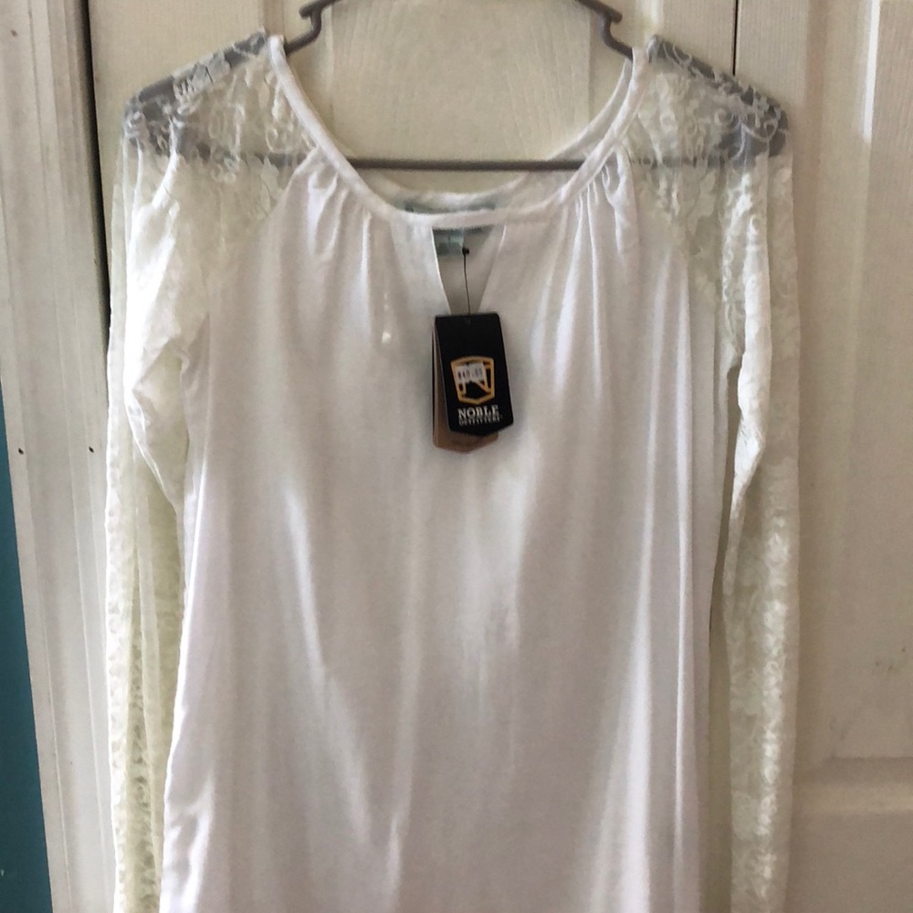 White top with lace sleeves